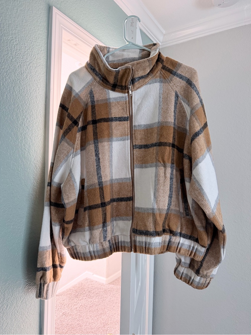 Tan & Cream Plaid Oversized Zip-Up Jacket 🤎